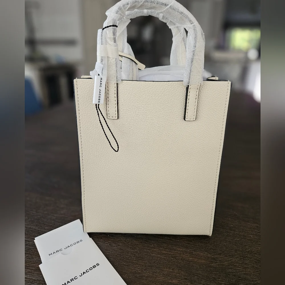 Marc Jacobs Micro Grind Tote/Crossbody NWOT And NWT Marc Jacobs Card Holder - Picture 4 of 13